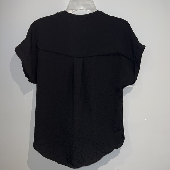 George black T-shirt. US 4 - Picture 5 of 6